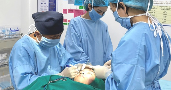 Làm đẹp mắt “không đau, giá mềm”, người phụ nữ nhận “trái đắng” mắt trũng sâu, sẹo to