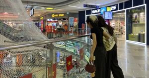Cận cảnh Vạn Hạnh Mall sau khi lắp thêm tấm lưới, khách hàng xem xong lập tức thốt lên 1 câu