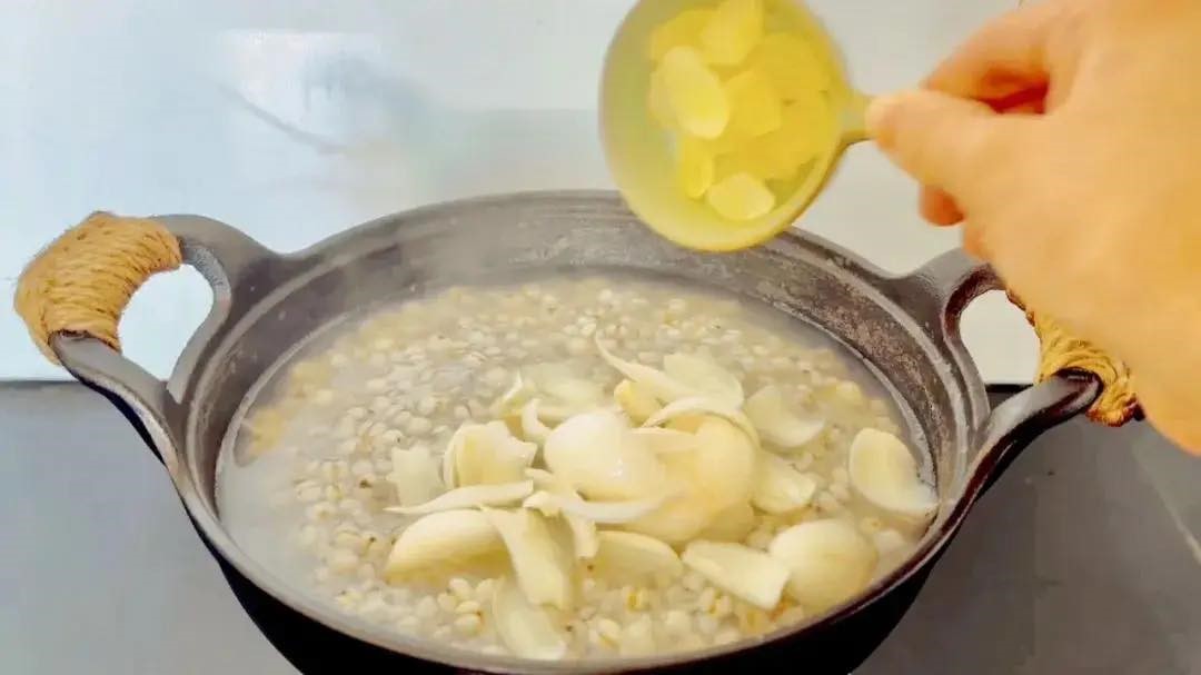 2 món cháo dễ nấu vừa giúp dưỡng da đẹp mịn lại thải độc cơ thể, bạn nên ăn thường xuyên vào bữa sáng- Ảnh 5. 2 món cháo dễ nấu vừa giúp dưỡng da đẹp mịn lại thải độc cơ thể, bạn nên ăn thường xuyên vào bữa sáng- Ảnh 5.