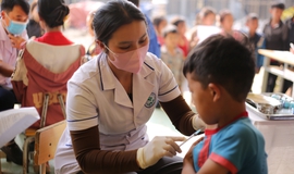 Nhiều huyện miền núi Nghệ An tiêm vaccine sởi đạt trên 99%