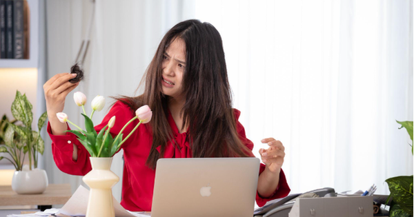 Tóc bạc sớm, rụng nhiều – Tín hiệu sức khỏe bạn không nên bỏ qua