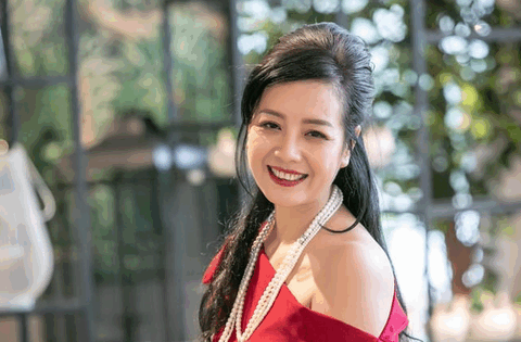 NSƯT Chiều Xuân hồi trẻ giống hệt Jisoo (BLACKPINK)