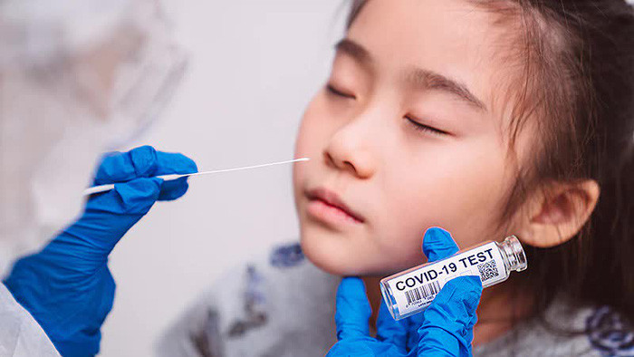 Bé 4 tuổi sốt ho kéo dài là bị cúm hay Covid-19? 4 điểm phân biệt mẹ cần nắm rõ để kịp thời điều trị- Ảnh 3. Bé 4 tuổi sốt ho kéo dài là bị cúm hay Covid-19? 4 điểm phân biệt mẹ cần nắm rõ để kịp thời điều trị- Ảnh 3.