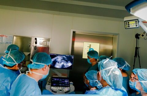 Sự tín nhiệm của bác sĩ Singapore và gia đình giúp bác sĩ Việt Nam giành lại sự sống cho thai nhi 25 tuần tuổi dị tật tim nặng