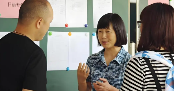 Con gái bị bạn nam cùng lớp giật dây áo, phản ứng của người mẹ khiến con cảm thấy được bảo vệ suốt cuộc đời!