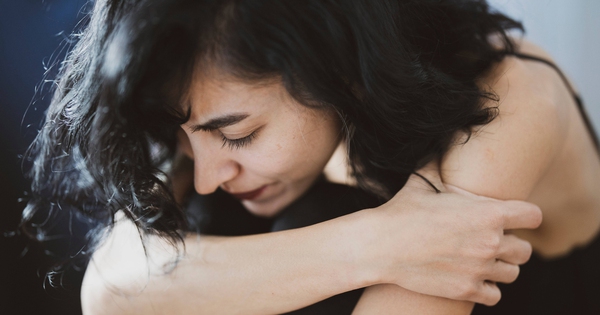 Ngực đau râm ran, lúc trái lúc phải: Đừng chủ quan vì có thể là dấu hiệu bệnh lý nguy hiểm!