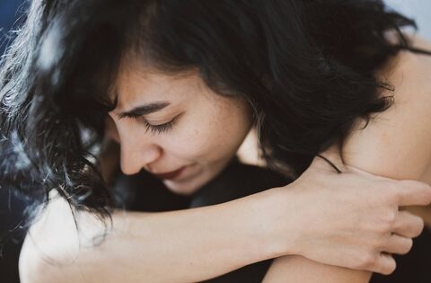 Ngực đau râm ran, lúc trái lúc phải: Đừng chủ quan vì có thể là dấu hiệu bệnh lý nguy hiểm!