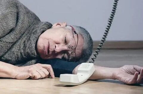 Bác sĩ cảnh báo: Sau tuổi 50, nếu liên tục làm 5 thói quen này là tự đẩy mình đến gần bờ vực đột quỵ