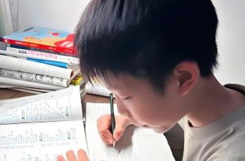 Học sinh cấp 1 viết “Em muốn đổi ông bố khác”: Đọc qua tưởng hài hước, ai ngờ nước mắt chảy ròng ròng