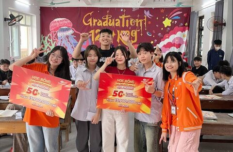 Nhiều thí sinh 2k7 an tâm vượt kỳ thi nhờ học bổng sớm