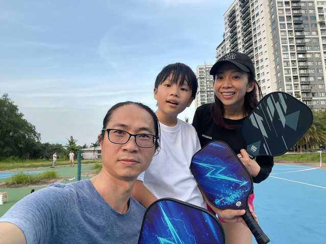 Bố của giám đốc 13 tuổi là ai mà có cách dạy con không phải gia đình nào cũng theo được?- Ảnh 3.