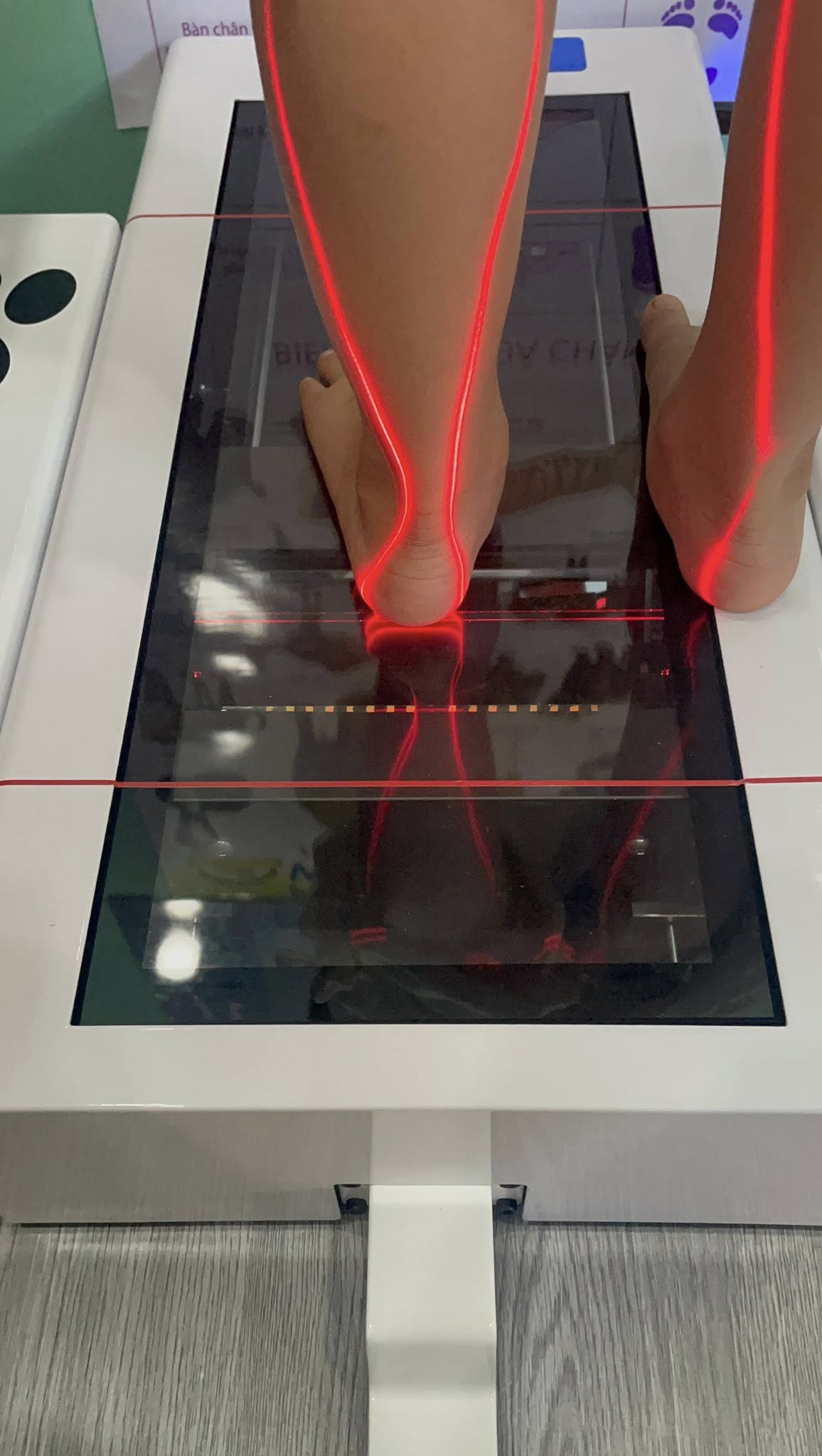 Đưa con đi khám “bàn chân bẹt”, mẹ Hà Nội mua một món đồ bạc triệu khiến hội bỉm sữa tranh cãi không hồi kết- Ảnh 6.