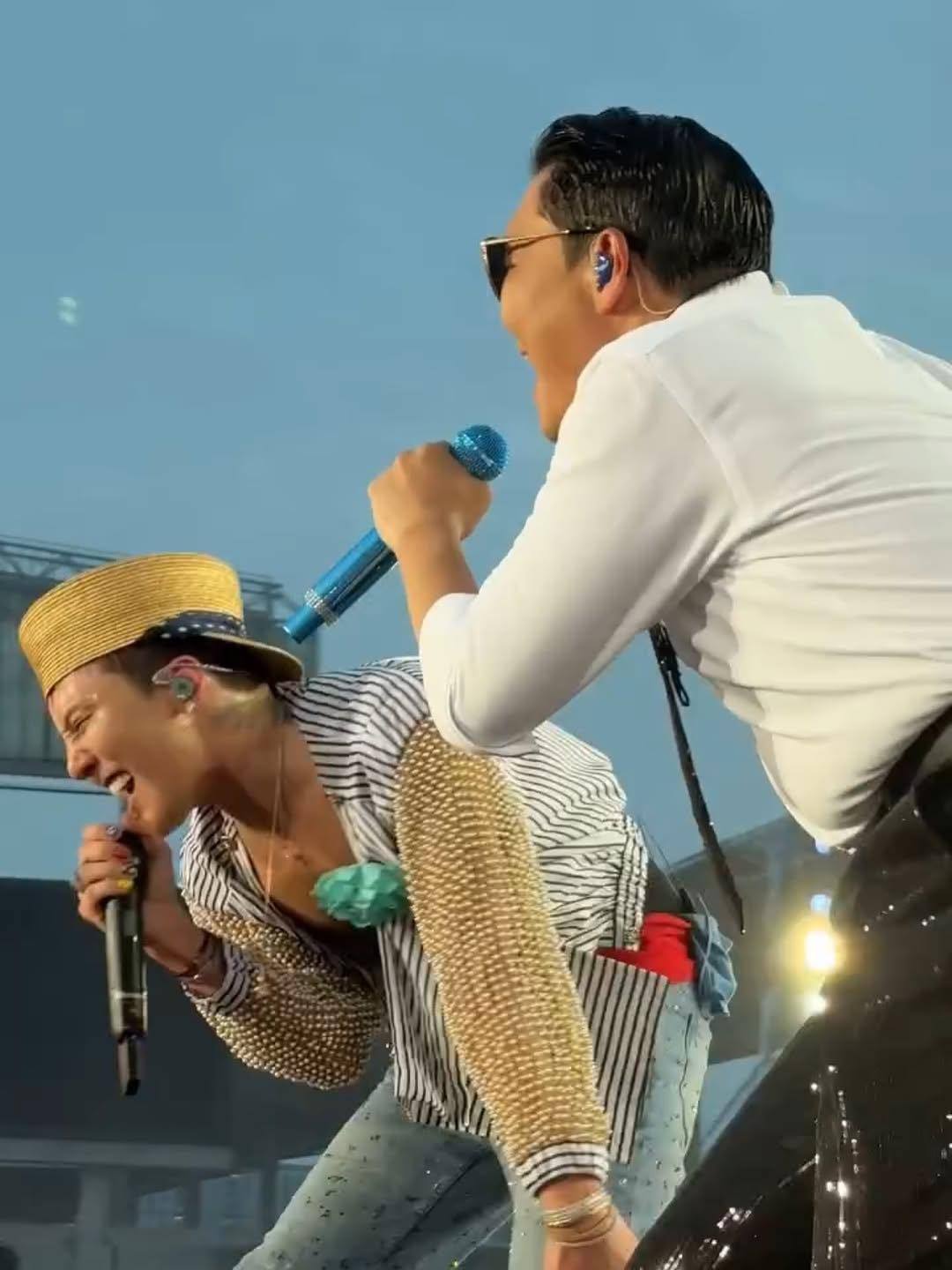“Luỵ” mưa Hà Nội, G-Dragon sang Hàn đốt cháy sân khấu dưới làn nước, mỹ nhân hát hay nhất BLACKPINK cũng tham gia!- Ảnh 5. “Luỵ” mưa Hà Nội, G-Dragon sang Hàn đốt cháy sân khấu dưới làn nước, mỹ nhân hát hay nhất BLACKPINK cũng tham gia!- Ảnh 5.