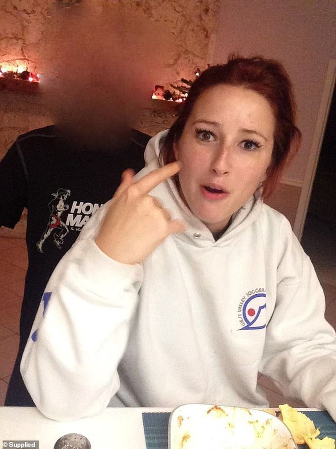 Mạo hiểm xăm nhãn cầu vì muốn thành 