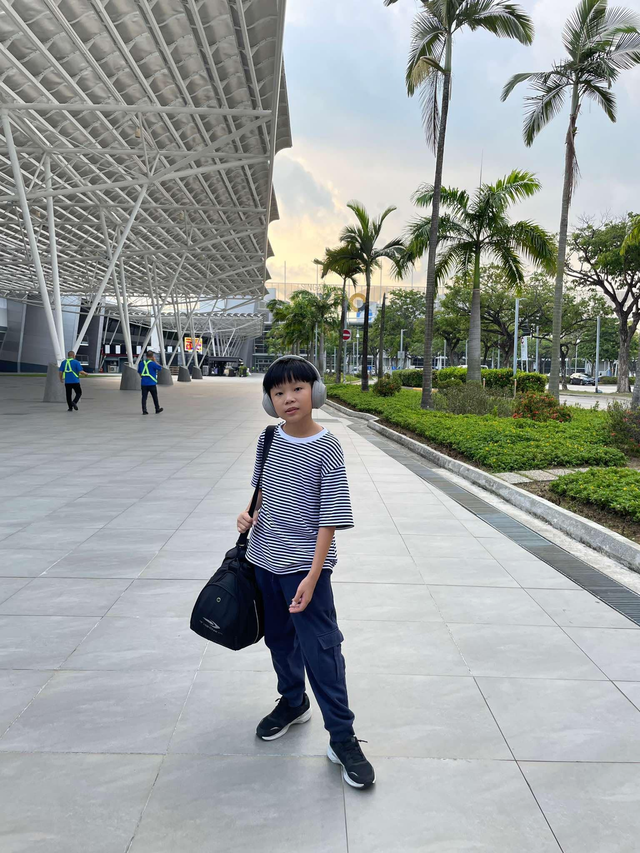 Bố của giám đốc 13 tuổi là ai mà có cách dạy con không phải gia đình nào cũng theo được?- Ảnh 1.