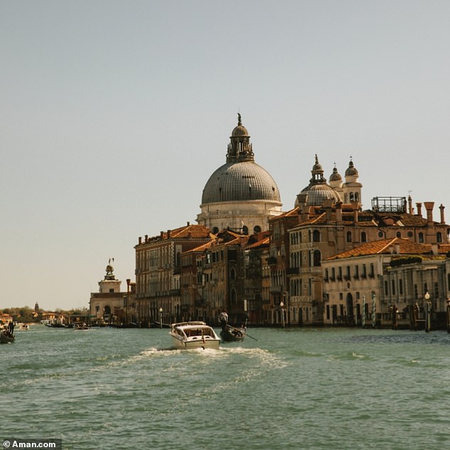 Tất tần tật bên trong 