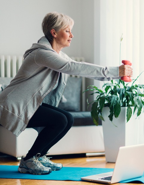 Mãn kinh năm 39 tuổi, tôi lúc nhớ lúc quên: Không dùng liệu pháp như chị em khác, tôi làm 7 việc để 