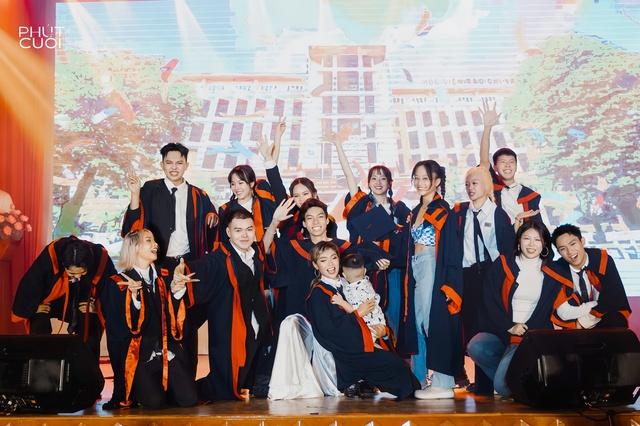 Phút Cuối 2025: Miền ký ức khó quên của sinh viên trường Báo- Ảnh 1. Phút Cuối 2025: Miền ký ức khó quên của sinh viên trường Báo- Ảnh 1.