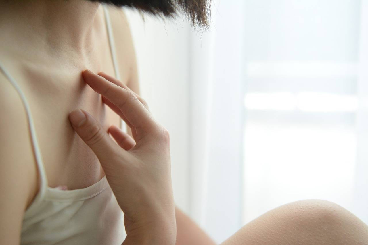 Ngực đau râm ran, lúc trái lúc phải: Đừng chủ quan vì có thể là dấu hiệu bệnh lý nguy hiểm!- Ảnh 2.