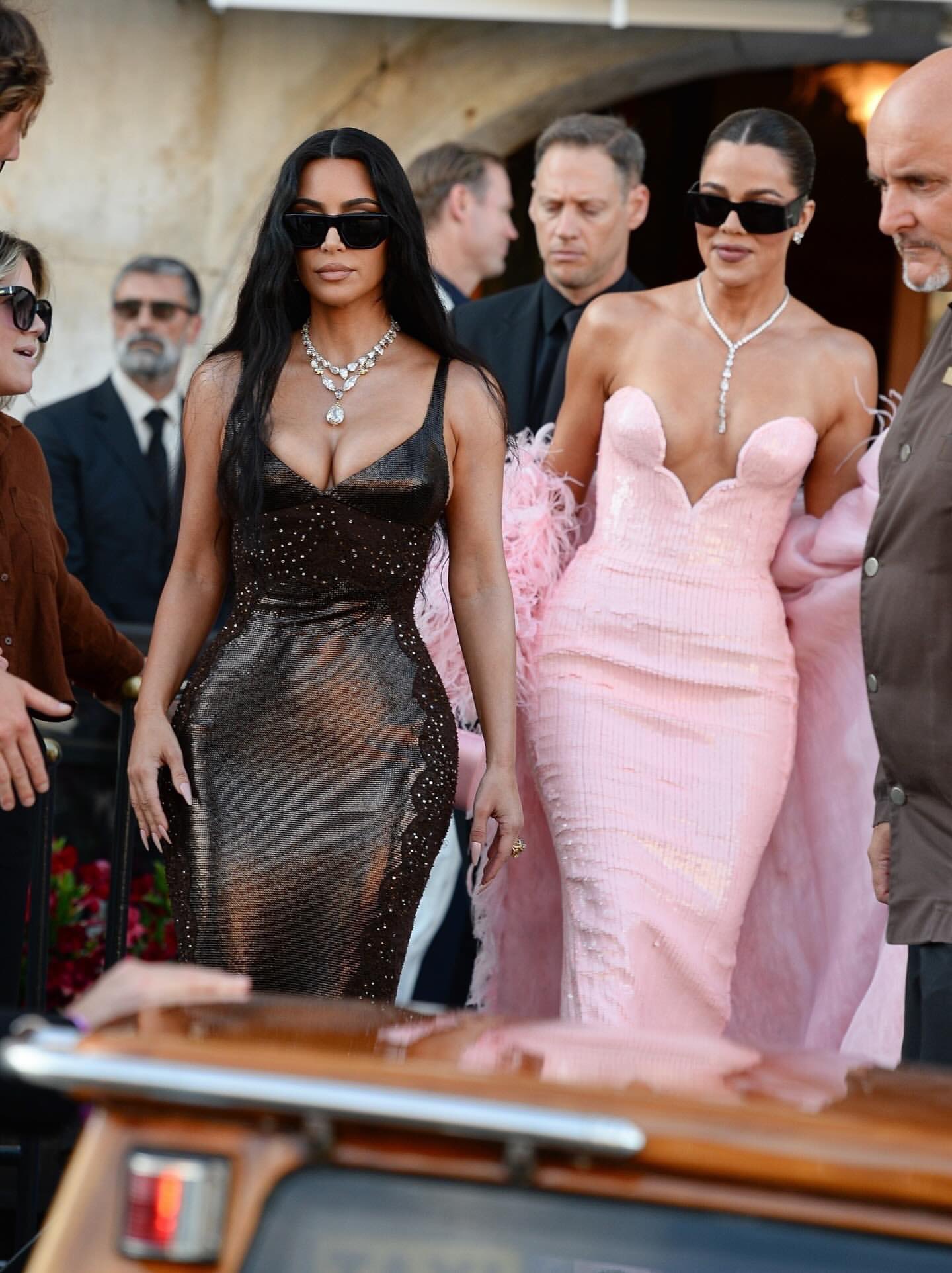 Tiệc chính đám cưới tỷ phú: Kylie Jenner ngồi không cũng bị chỉ trích- Ảnh 6.