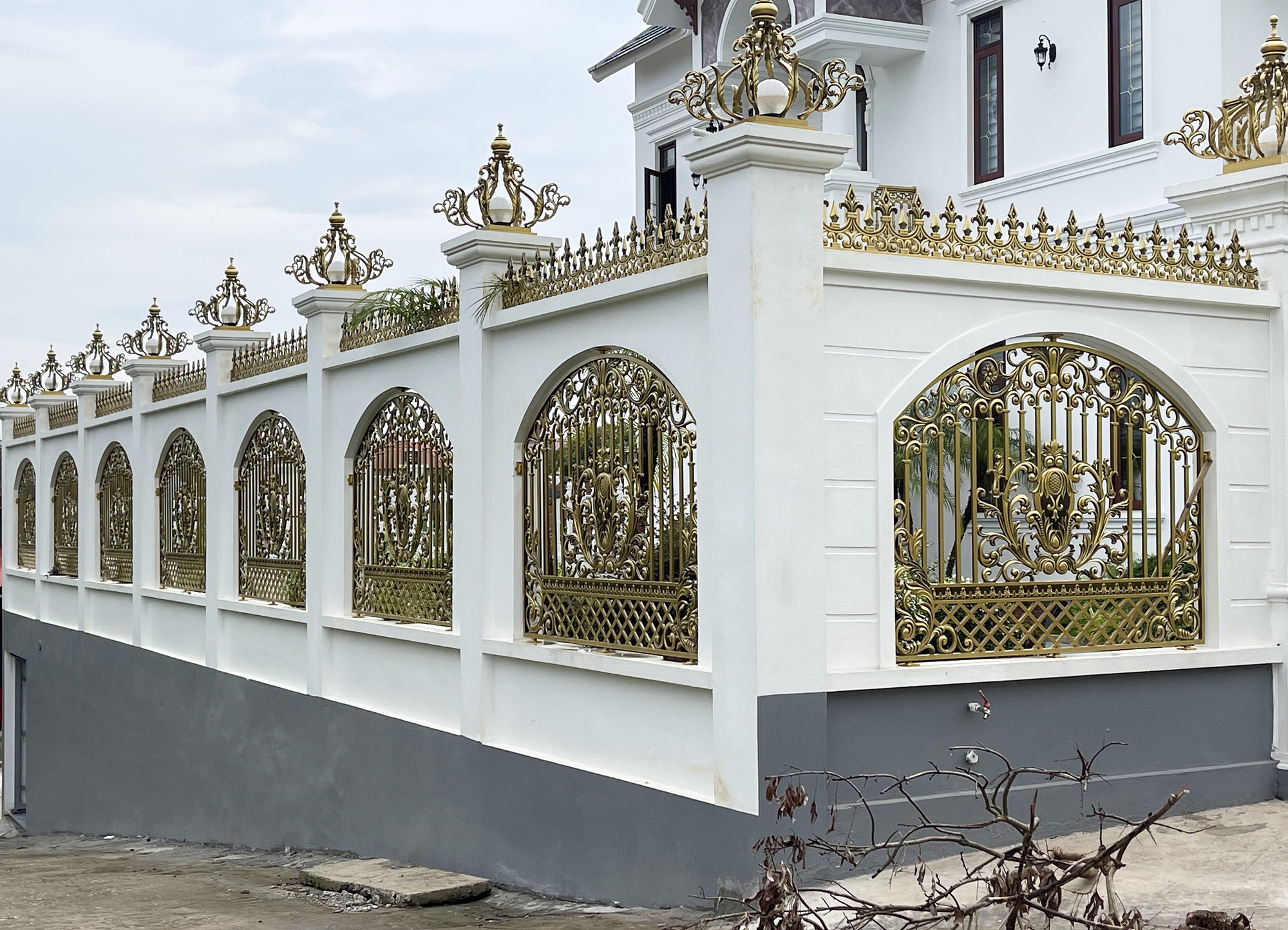 Cận cảnh biệt thự ở Bắc Ninh của đối tượng cầm đầu nhóm lửa đảo xuyên quốc gia, chiếm đoạt hơn 2.000 tỷ đồng- Ảnh 5.