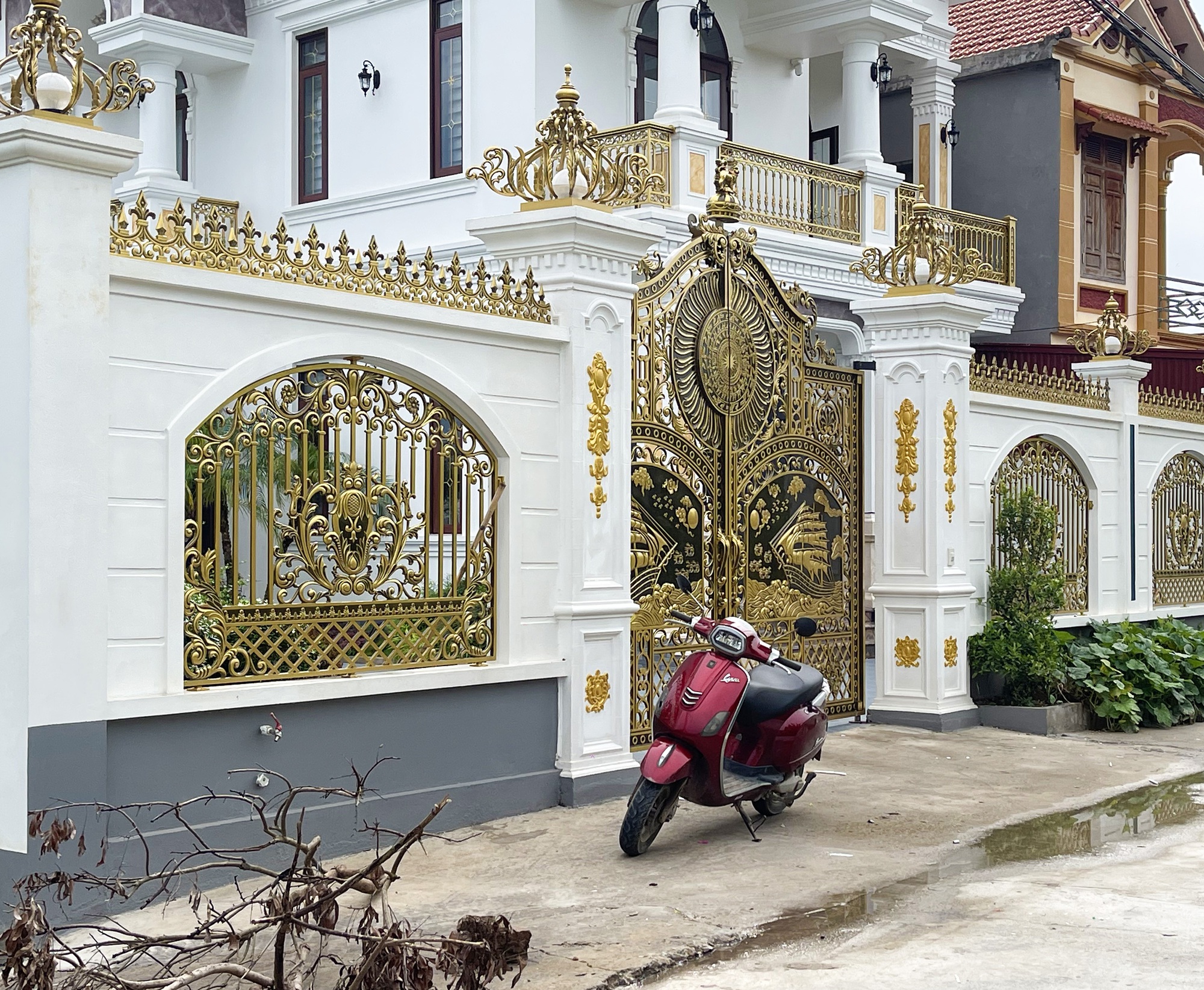 Cận cảnh biệt thự ở Bắc Ninh của đối tượng cầm đầu nhóm lửa đảo xuyên quốc gia, chiếm đoạt hơn 2.000 tỷ đồng- Ảnh 6.