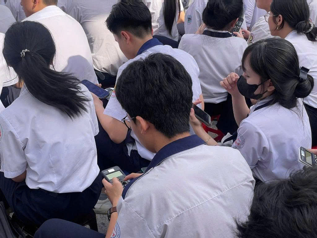 Casio fx-880BTG được phép mang vào phòng thi kỳ thi THPT Quốc gia- Ảnh 1. Casio fx-880BTG được phép mang vào phòng thi kỳ thi THPT Quốc gia- Ảnh 1.