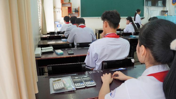 Casio fx-880BTG được phép mang vào phòng thi kỳ thi THPT Quốc gia- Ảnh 3. Casio fx-880BTG được phép mang vào phòng thi kỳ thi THPT Quốc gia- Ảnh 3.