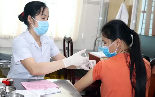 Tiêm HPV cho người từ 27-45 tuổi có gì khác biệt không, thưa bác sĩ?- Ảnh 2. Tiêm HPV cho người từ 27-45 tuổi có gì khác biệt không, thưa bác sĩ?- Ảnh 2.