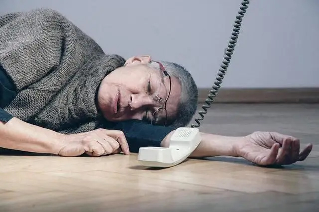 Bác sĩ cảnh báo: Sau tuổi 50, nếu liên tục làm 5 thói quen này là tự đẩy mình đến gần bờ vực đột quỵ- Ảnh 1. Bác sĩ cảnh báo: Sau tuổi 50, nếu liên tục làm 5 thói quen này là tự đẩy mình đến gần bờ vực đột quỵ- Ảnh 1.