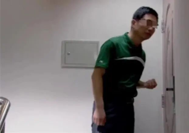 Dắt chó đi dạo, cô gái khiến cả gia đình mất mạng: Nuông chiều chính là đang hại một đứa trẻ! - Ảnh 1. Dắt chó đi dạo, cô gái khiến cả gia đình mất mạng: Nuông chiều chính là đang hại một đứa trẻ! - Ảnh 1.