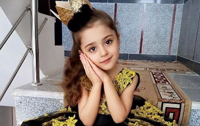 Cuộc sống hiện tại của bé gái 8 tuổi xinh đẹp đến nỗi cha bỏ việc làm vệ sĩ riêng: Không ai có thể ngờ!- Ảnh 1. Cuộc sống hiện tại của bé gái 8 tuổi xinh đẹp đến nỗi cha bỏ việc làm vệ sĩ riêng: Không ai có thể ngờ!- Ảnh 1.