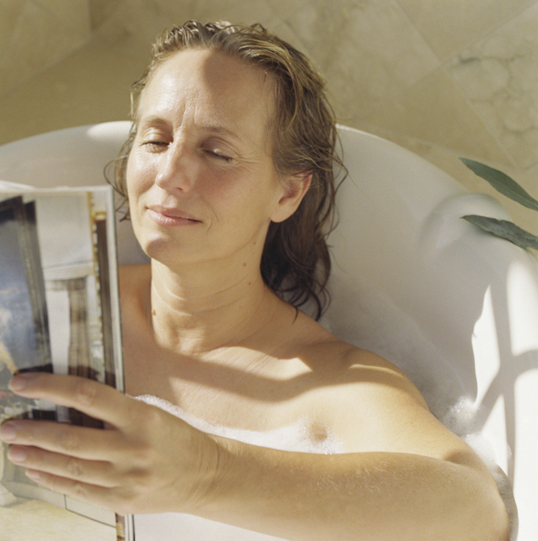 Mãn kinh năm 39 tuổi, tôi lúc nhớ lúc quên: Không dùng liệu pháp như chị em khác, tôi làm 7 việc để 