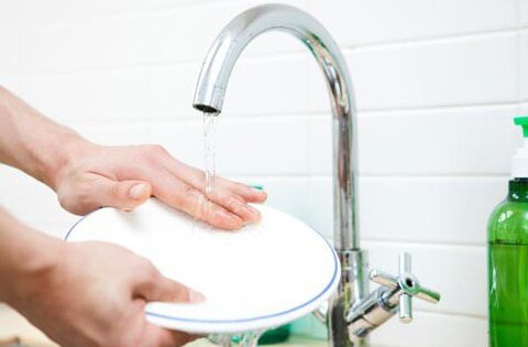 Khi rửa bát đĩa, hãy làm theo cách này để sạch hết hóa chất: Đừng vội vàng để rồi “ăn” chất tẩy rửa vào người