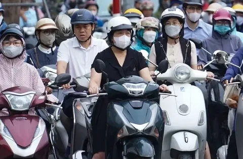 Xe máy xăng sắp rút khỏi Vành đai 1: Người dân được hỗ trợ gì?