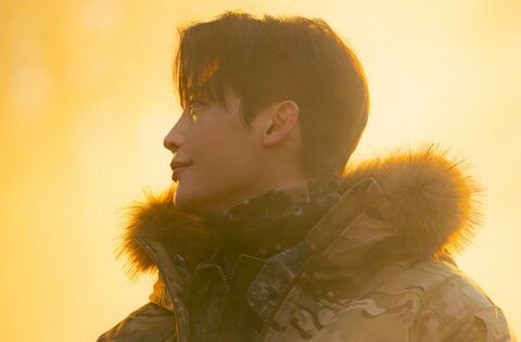 Lee Jong Suk mặc quân phục là đẹp lên gấp tỷ lần