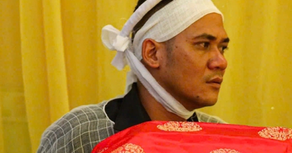 Người đàn ông gục ngã bên linh cữu bố mẹ và vợ, con thơ vẫn mất tích ngoài biển