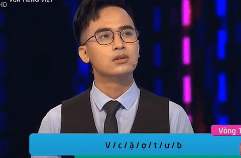 1 thử thách xếp từ trong Vua tiếng Việt bỗng gây sốt: Cứ ngỡ đáp án là “Cứ bật vợ”, xem xong mới ngớ người