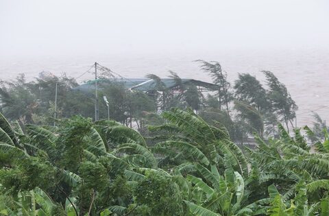 Toàn cảnh bão số 3 Wipha đổ bộ: Suy yếu khi vào đất liền vẫn gây mưa lớn, tăng nguy cơ lũ quét và sạt lở