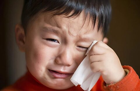 Hàng triệu phụ huynh không tưởng tượng được sức tàn phá của CÂU NÓI này: Tâm hồn con rạn nứt, lớn lên đầy trắc trở