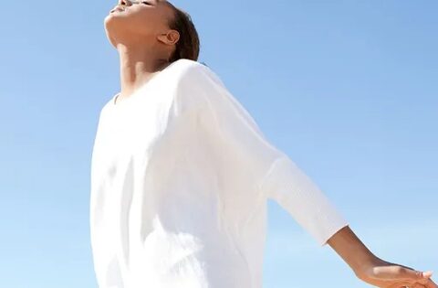 Phụ nữ sau tuổi 50 cứ đứng kiểu này: Mỡ bụng giảm giúp bụng phẳng, bớt nguy cơ mắc bệnh mãn tính