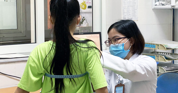 Bé gái 9 tuổi vòng ngực đã 95cm vì dậy thì sớm