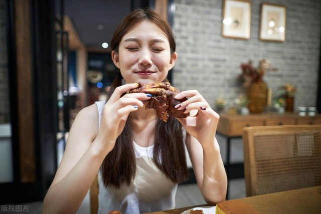 Nhìn vào việc ăn uống có thể biết mình sống được bao lâu: Người có tuổi thọ cao thường có 5 điểm này khi ăn- Ảnh 2.