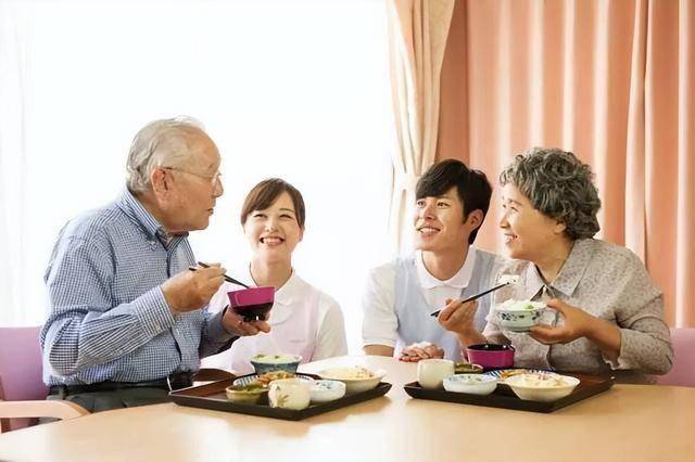 Nhìn vào việc ăn uống có thể biết mình sống được bao lâu: Người có tuổi thọ cao thường có 5 điểm này khi ăn- Ảnh 3.