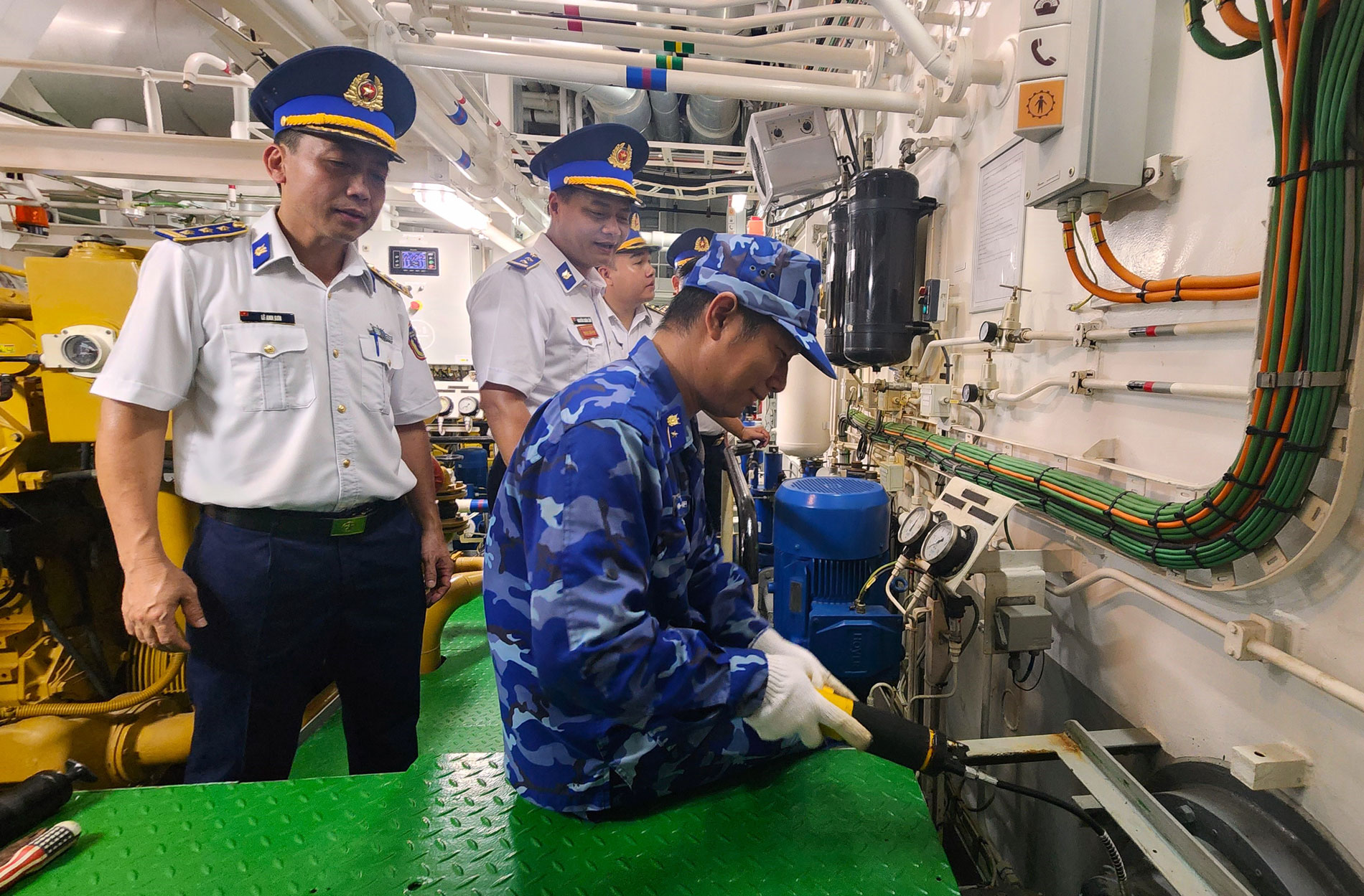 Tin mới nhất về diễu binh, diễu hành Quốc khánh 2/9: Lần đầu có cả tàu ngầm, tàu nổi Hải quân tham gia- Ảnh 2.