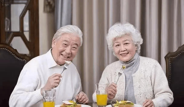 Nhìn vào việc ăn uống có thể biết mình sống được bao lâu: Người có tuổi thọ cao thường có 5 điểm này khi ăn- Ảnh 1.