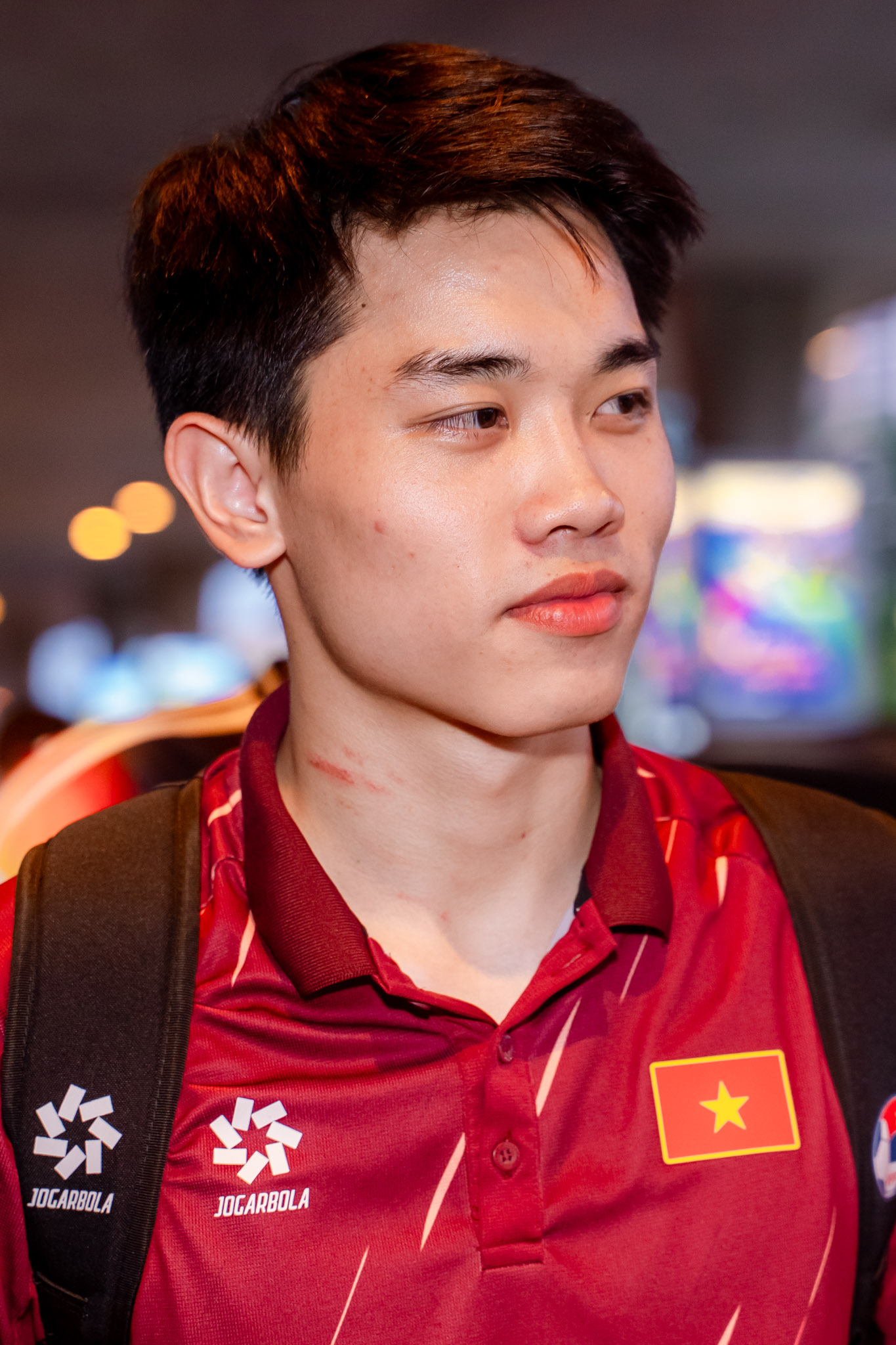 Nóng: U23 Việt Nam đã mang cúp vô địch về TP.HCM, hotboy Đình Bắc khiến fan xót xa với vết thương trên cổ- Ảnh 2. Nóng: U23 Việt Nam đã mang cúp vô địch về TP.HCM, hotboy Đình Bắc khiến fan xót xa với vết thương trên cổ- Ảnh 2.