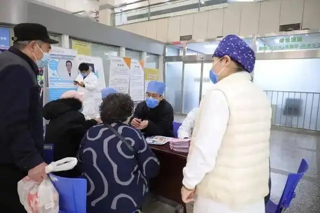 Người phụ nữ 44 tuổi bật khóc vì phát hiện tiểu đường muộn: “Tôi đã bỏ qua tín hiệu từ tay chân quá lâu”- Ảnh 1.