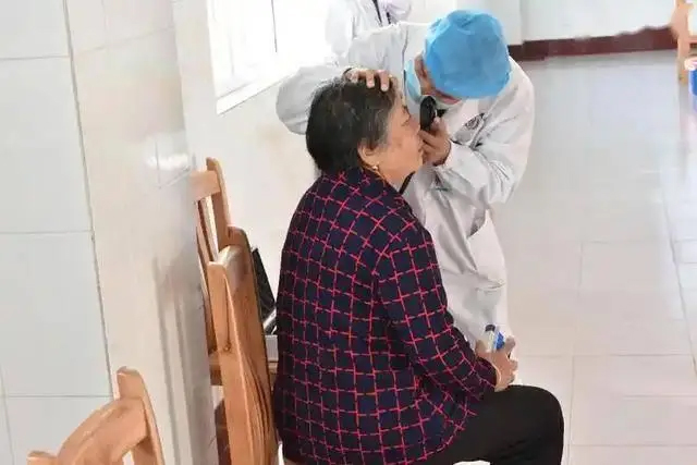 Người phụ nữ 44 tuổi bật khóc vì phát hiện tiểu đường muộn: “Tôi đã bỏ qua tín hiệu từ tay chân quá lâu”- Ảnh 2.