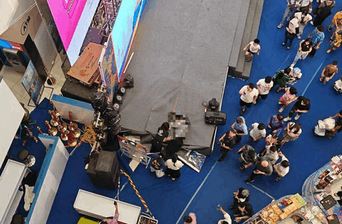 Người đàn ông nằm bất động tại tầng 1 trung tâm thương mại ở Long Biên, sau cú rơi từ tầng cao